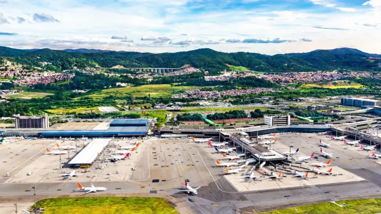 Do aeroporto de Guarulhos a Campinas: ônibus direto, chegada e conexão